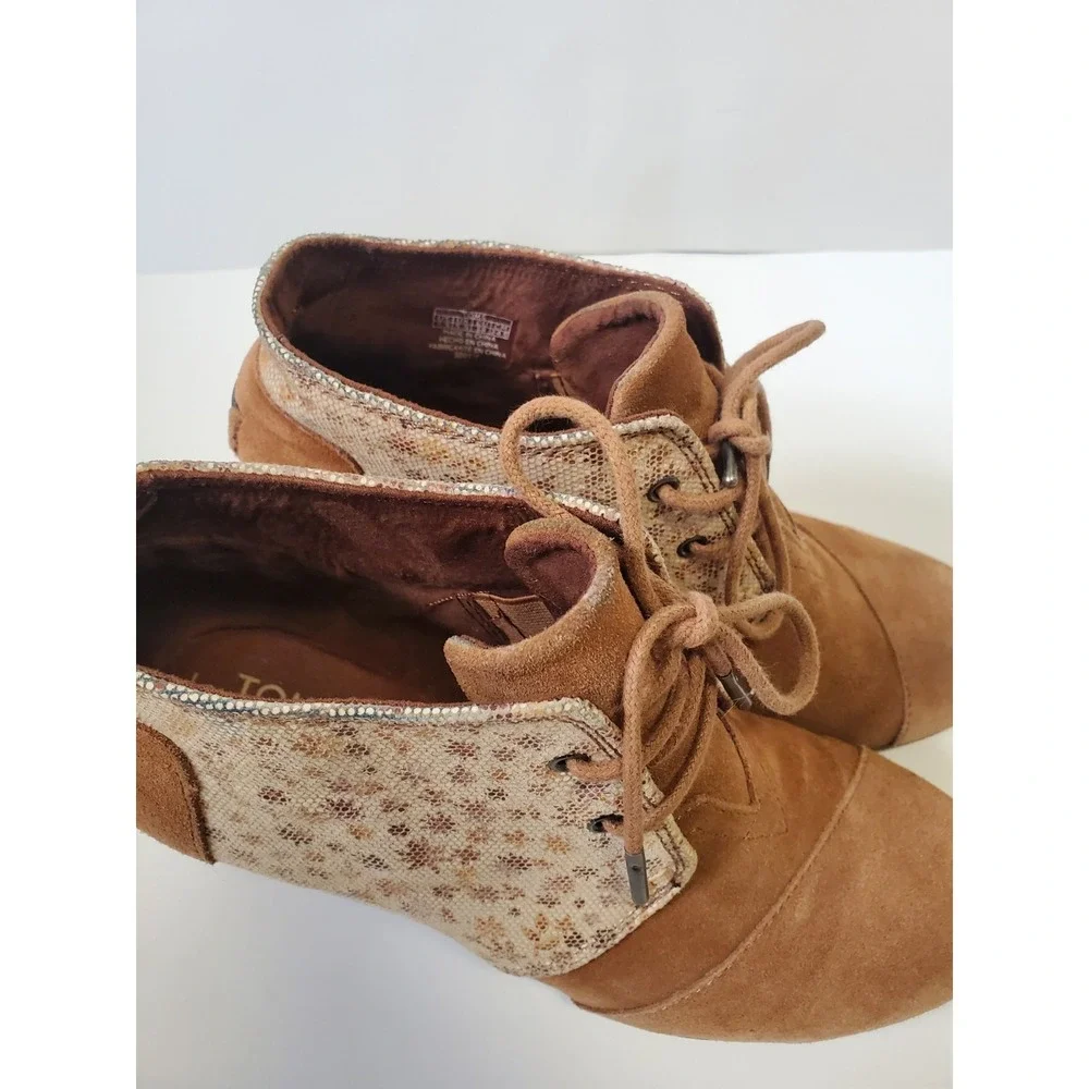 Toms Desert Wedge Booties Brown Suede Flower Detail Size 7.5